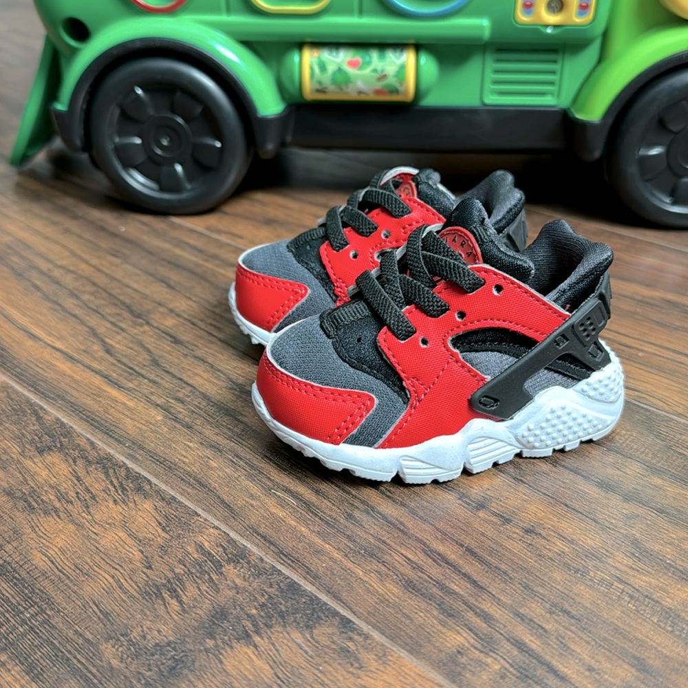 Nike Huarache Toddler Size 2C